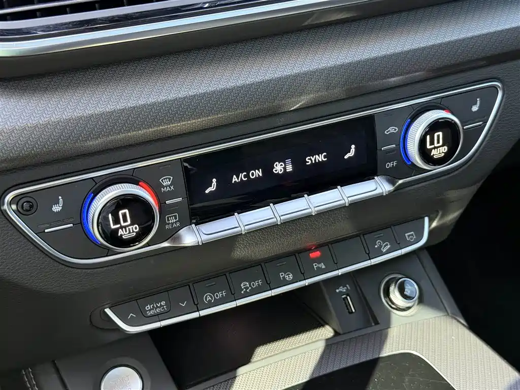 Audi Q5L 2023 — фото 19