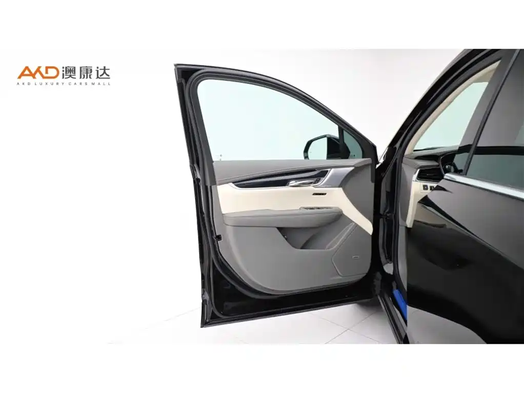Cadillac XT6 2023 — фото 11