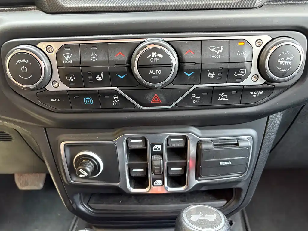 Jeep Wrangler PHEV 2022 — фото 15