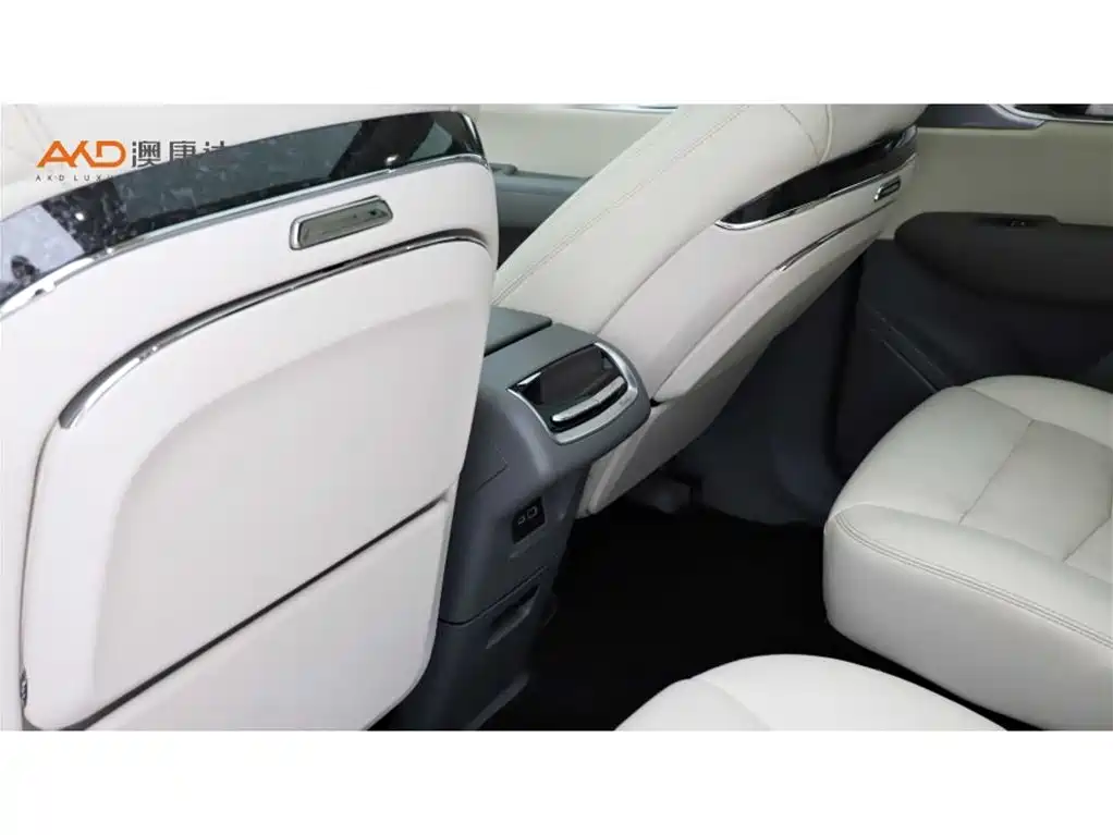 Cadillac XT6 2023 — фото 10