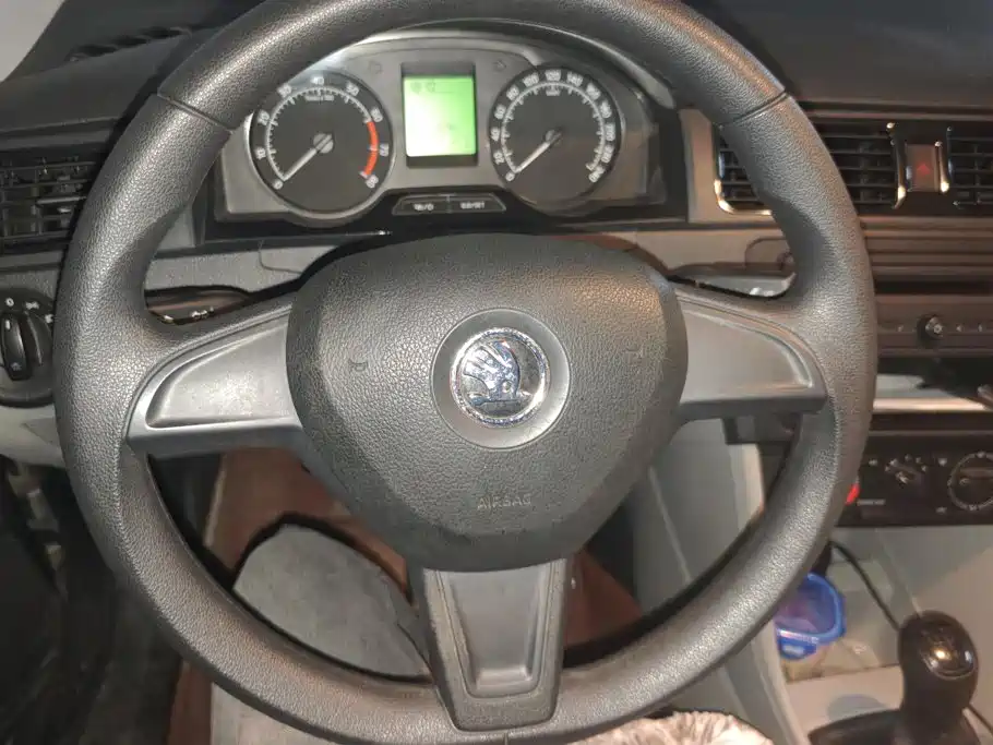 Skoda Rapid 2016 — фото 15