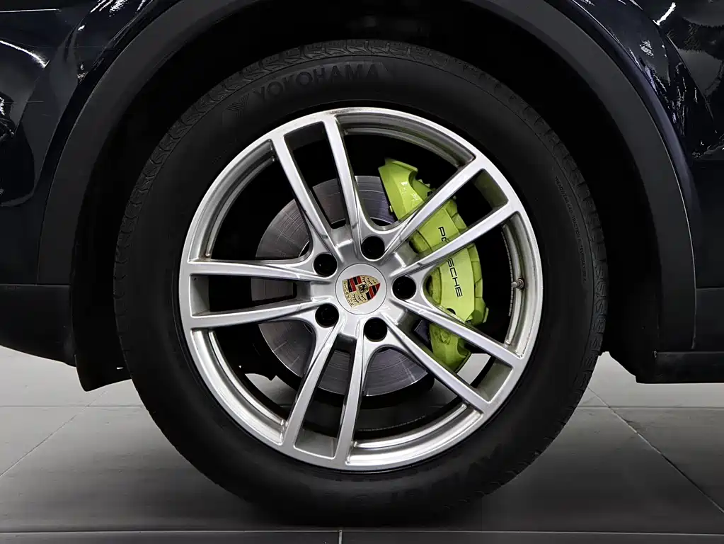 Porsche Cayenne Hybrid 2021 — фото 8
