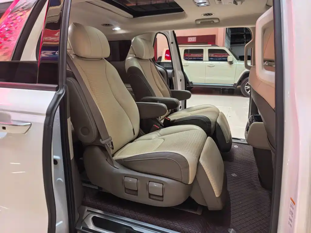 Kia Carnival 2022 — фото 8