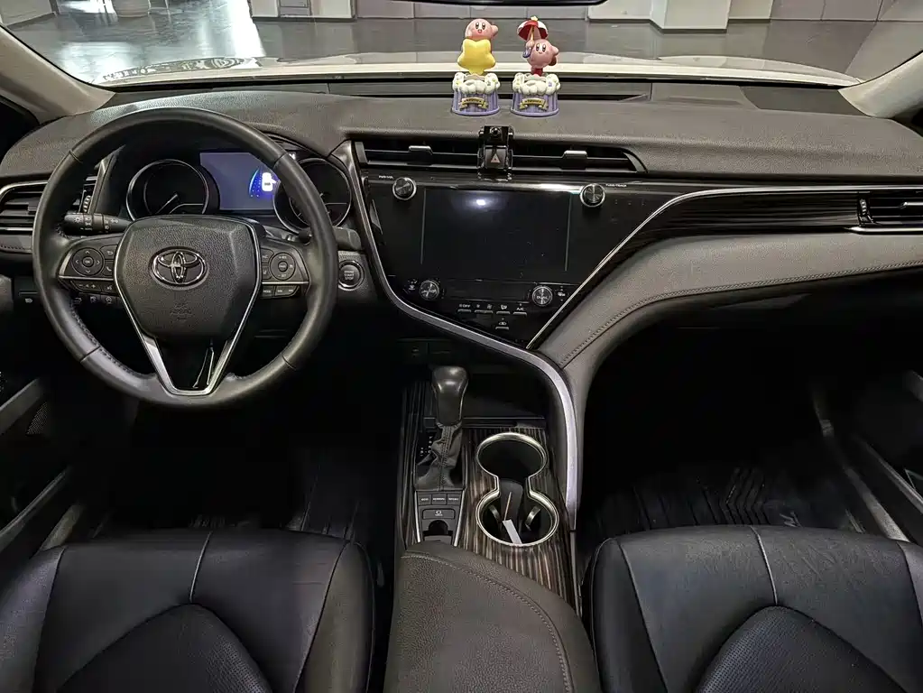Toyota Camry 2019 — фото 7