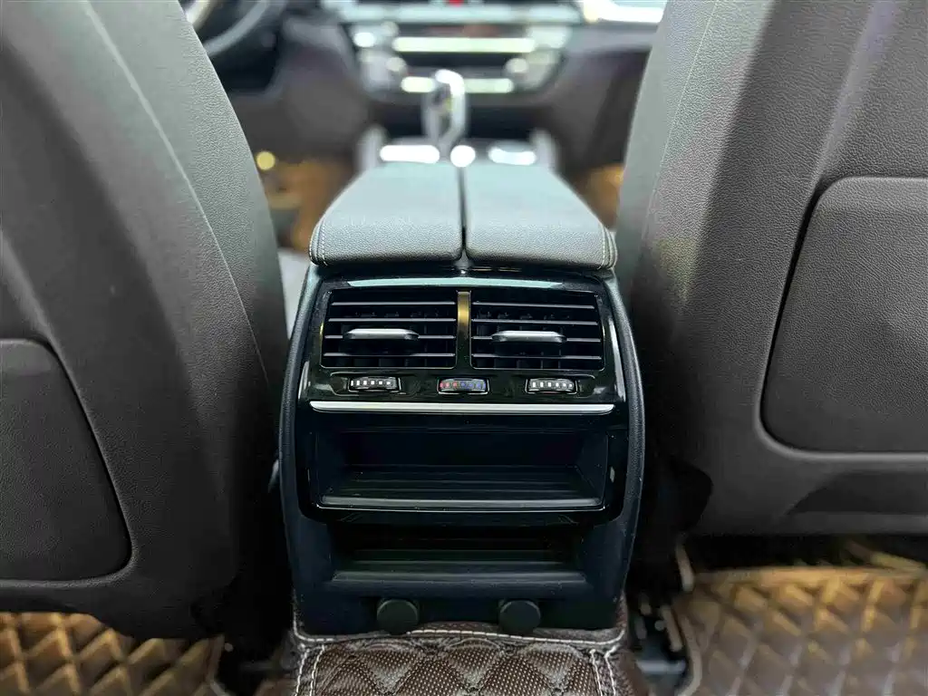 BMW 5 Series 2019 — фото 14