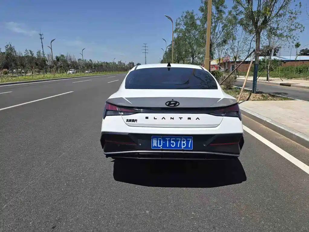 Hyundai Elantra 2023