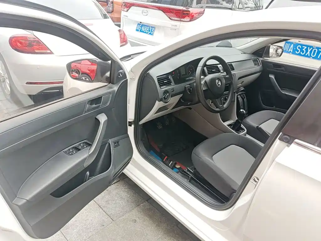 Skoda Rapid 2015 — фото 16