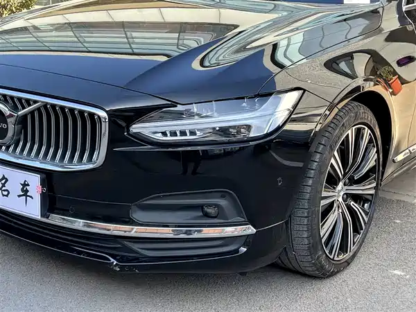 Volvo S90 2025