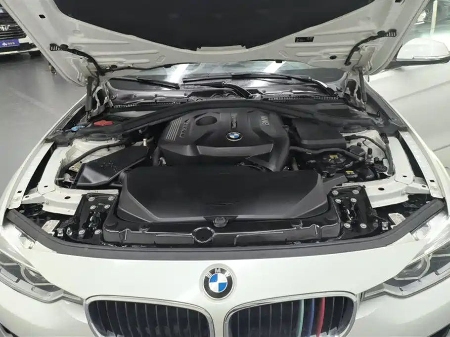 BMW 3 Series 2017 — фото 10