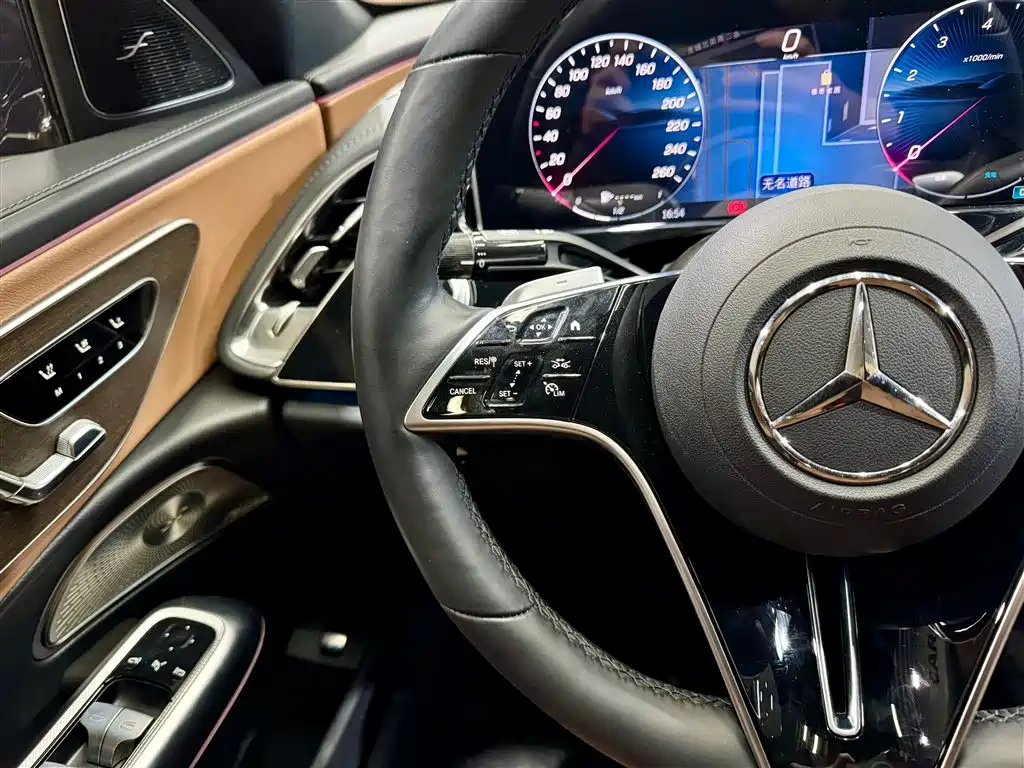 Mercedes-Benz E-Class 2024 — фото 25