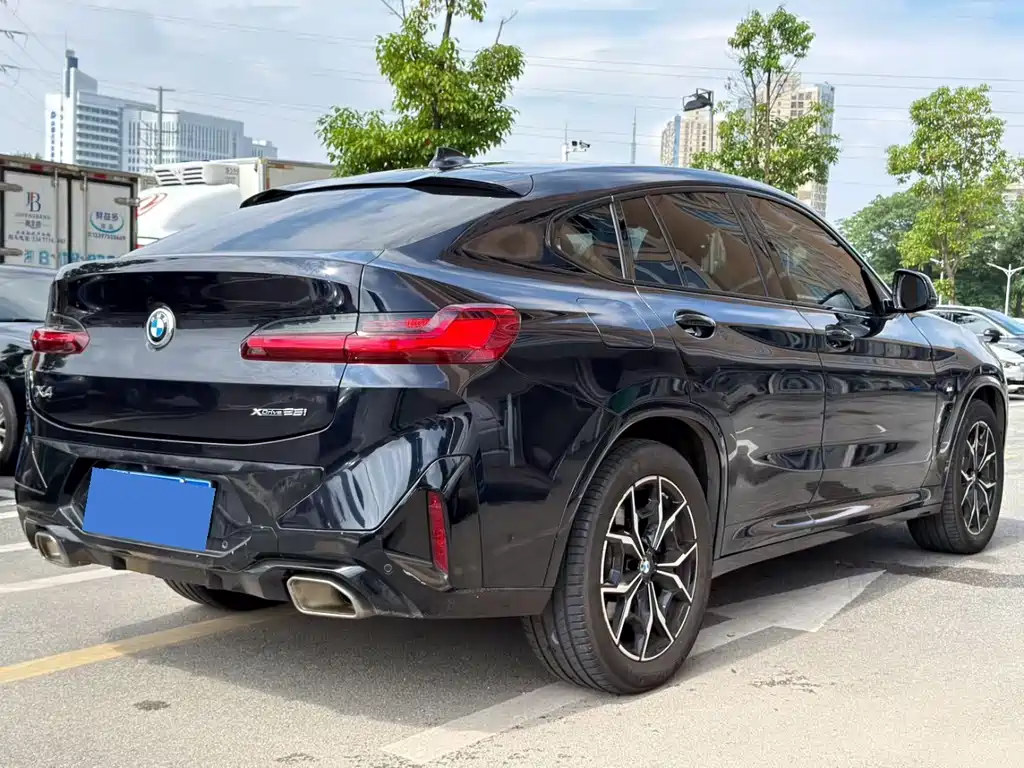 BMW X4 2022 — фото 8