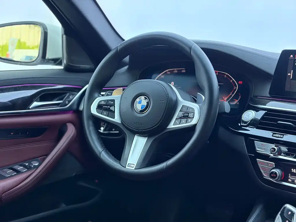 BMW 5 Series 2020 — фото 14