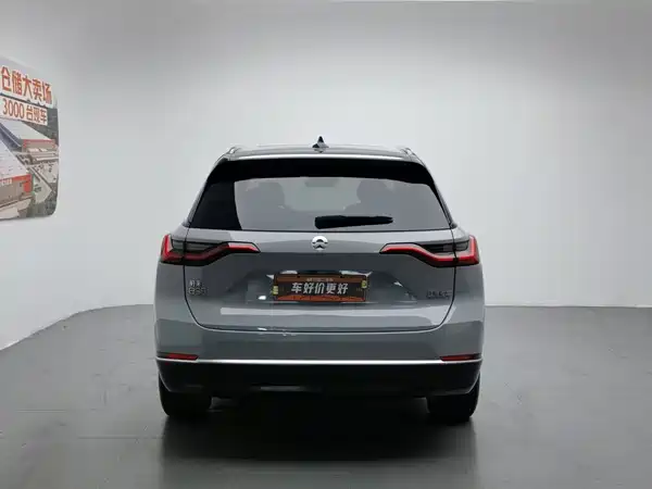NIO ES8 2021