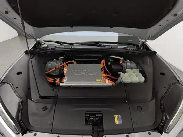 NIO ES8 2021