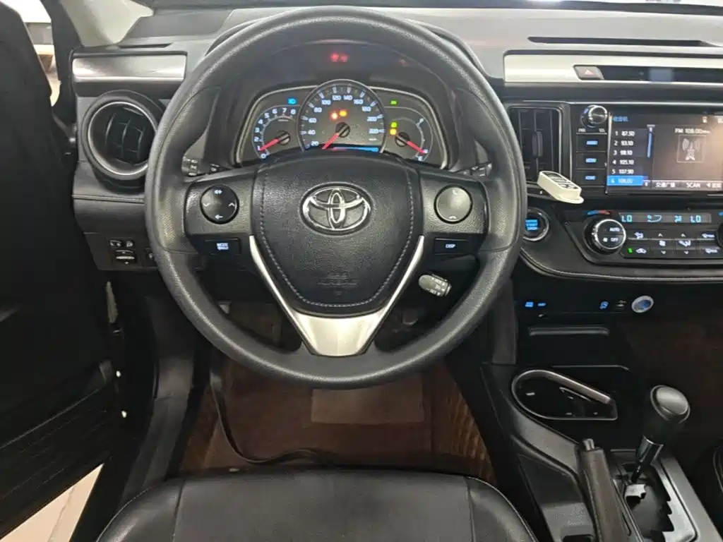 Toyota RAV4 2019 — фото 11