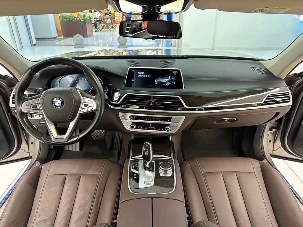 BMW 7 Series 2018 — фото 21