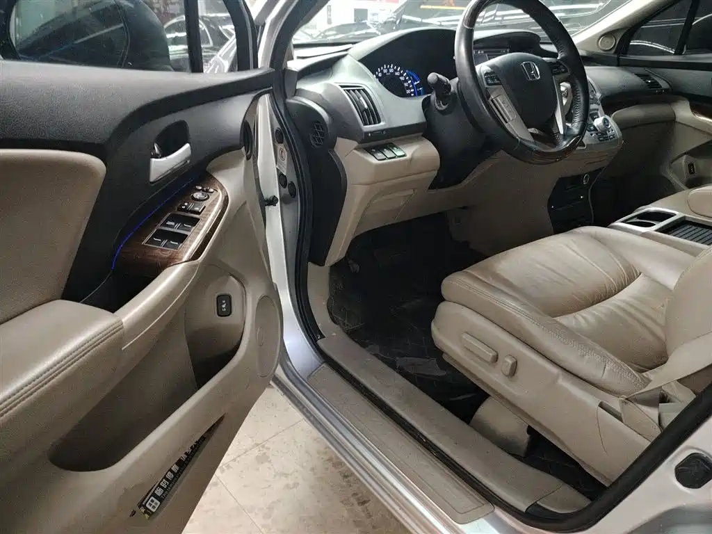 Honda Odyssey 2015 — фото 12