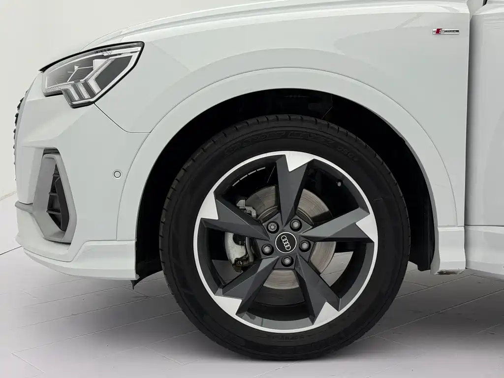 Audi Q3 2023 — фото 23