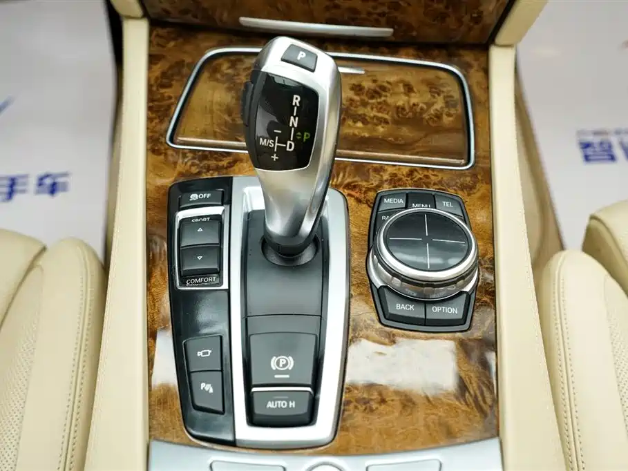 BMW 7 Series 2015 — фото 21