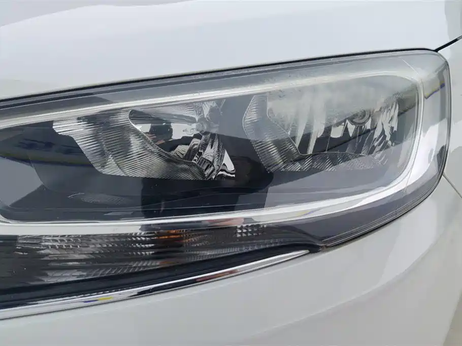 Citroen C4 2018 — фото 5