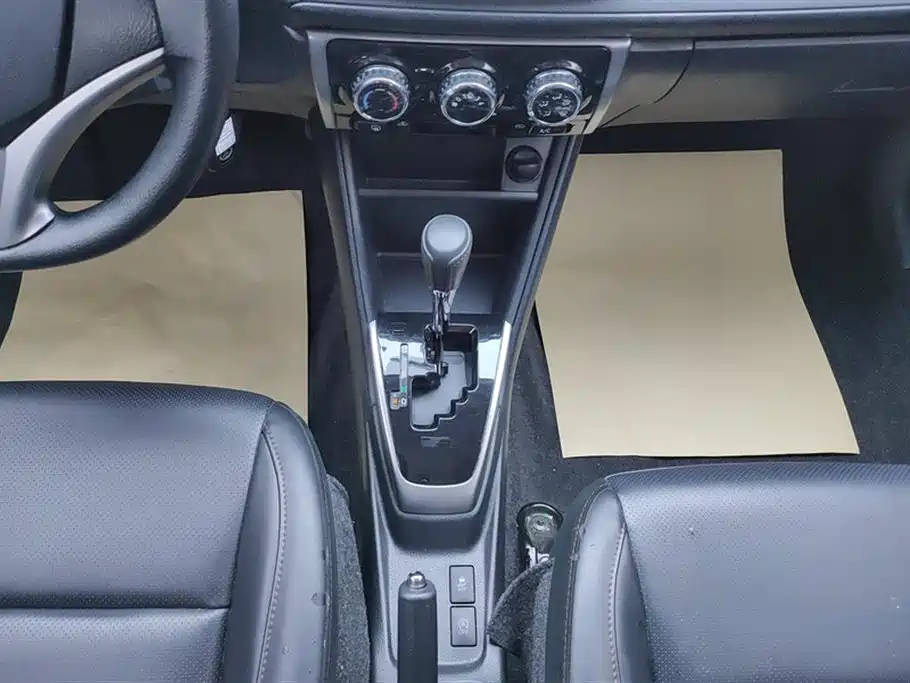 Toyota Yaris L 2021 — фото 16