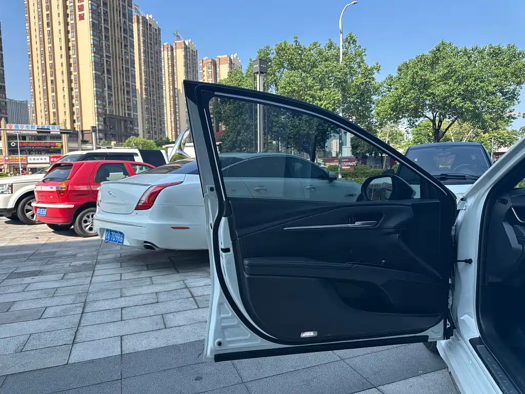 Toyota Camry 2025 — фото 17
