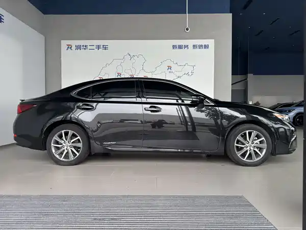 Lexus ES 2017