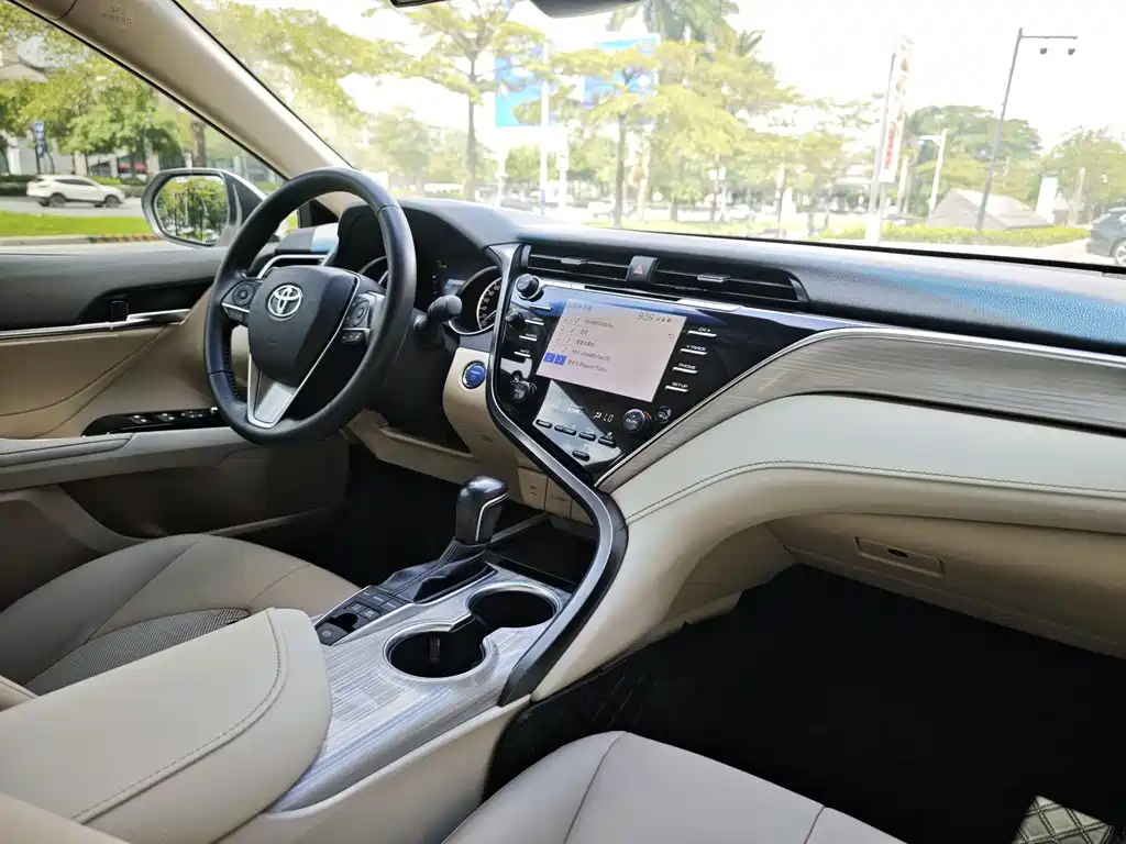 Toyota Camry 2018 — фото 10