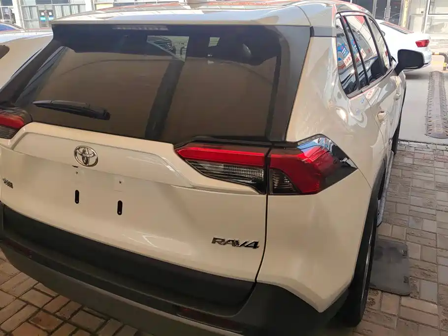 Toyota RAV4 2020 — фото 3