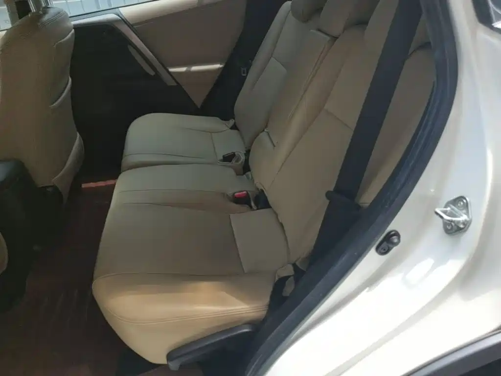 Toyota RAV4 2015 — фото 17