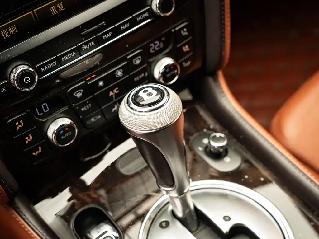 Bentley Flying Spur 2013 — фото 20