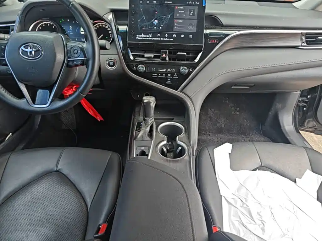 Toyota Camry 2023 — фото 14
