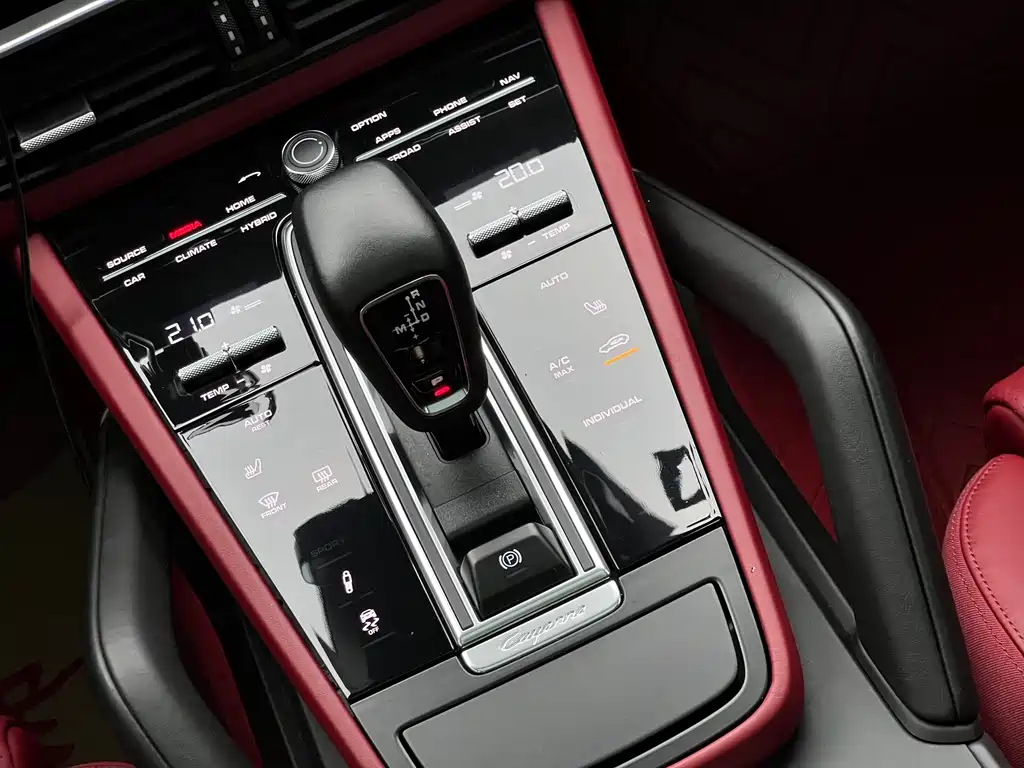 Porsche Cayenne Hybrid 2021 — фото 14