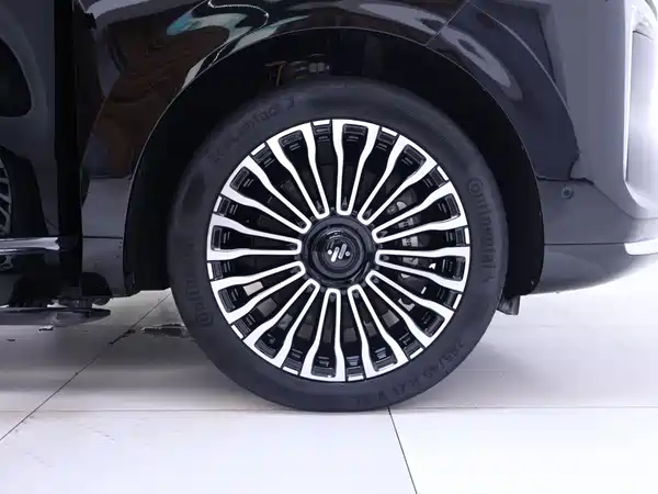 IM Motors LS9 2025