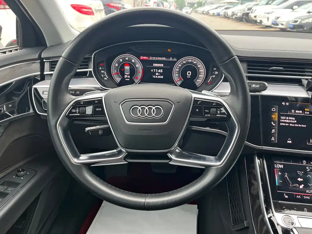 Audi A8 2021 — фото 18