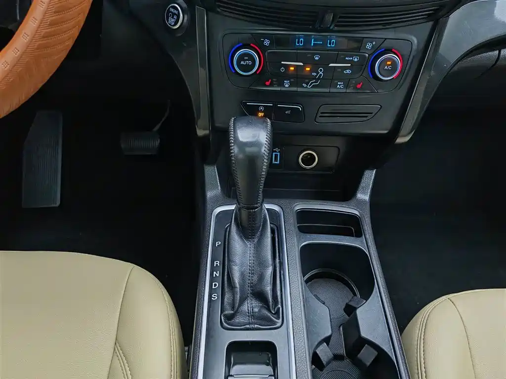 Ford Kuga 2016 — фото 13