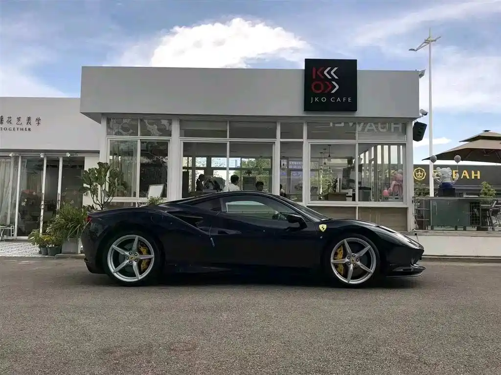 Ferrari F8 2020 — фото 2