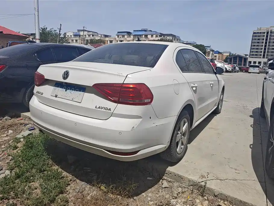 Volkswagen Lavida 2015 — фото 3