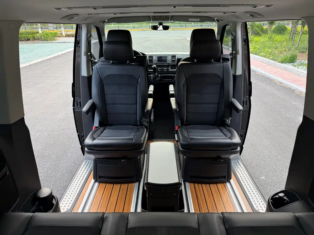 Volkswagen Multivan 2018 — фото 14