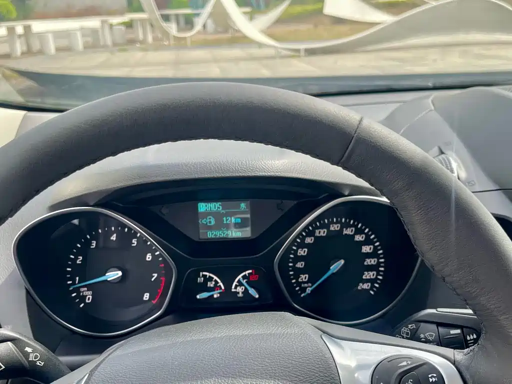 Ford Kuga 2016 — фото 13