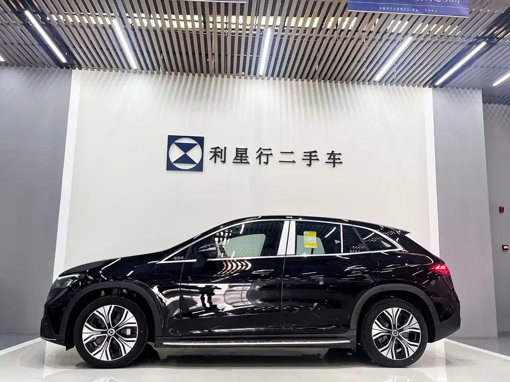 Mercedes-Benz EQE SUV 2025