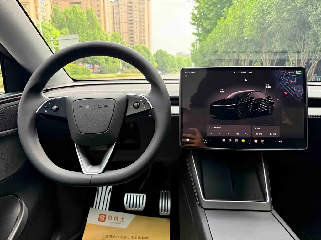 Tesla Model Y 2025 — фото 15