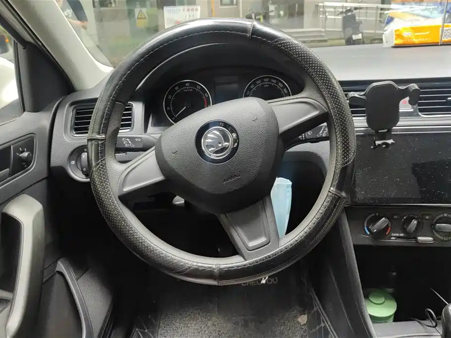 Skoda Rapid Spaceback 2016 — фото 15