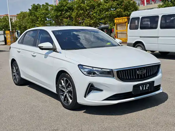 Geely Emgrand 2022