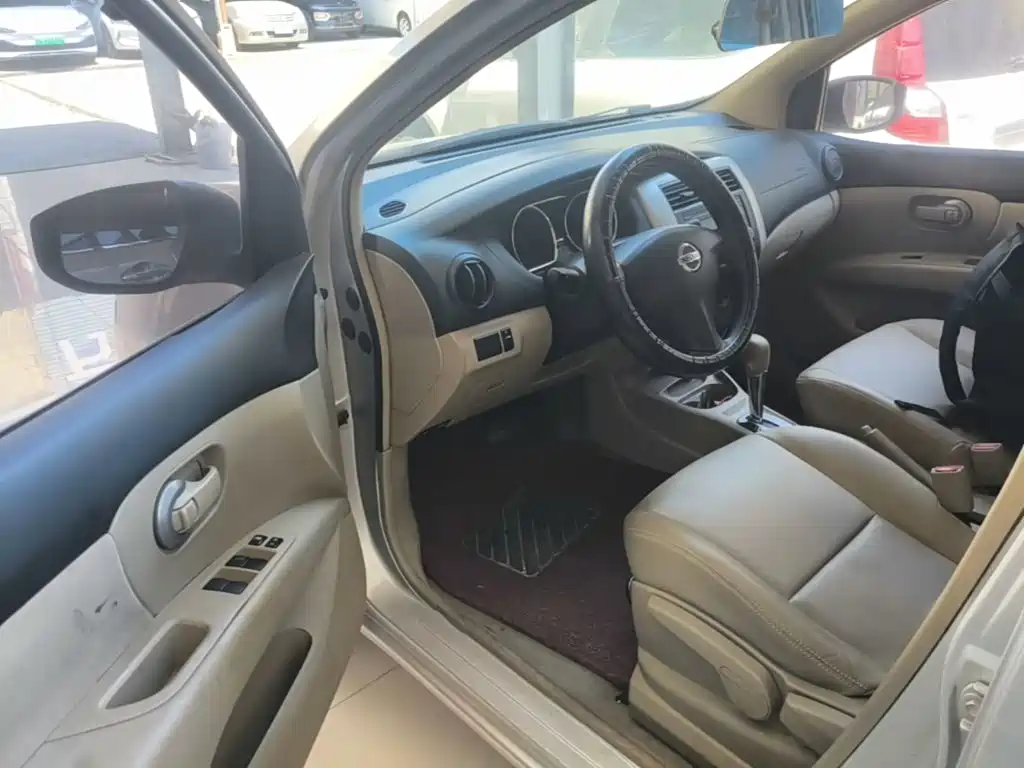 Nissan Livina 2018 — фото 10