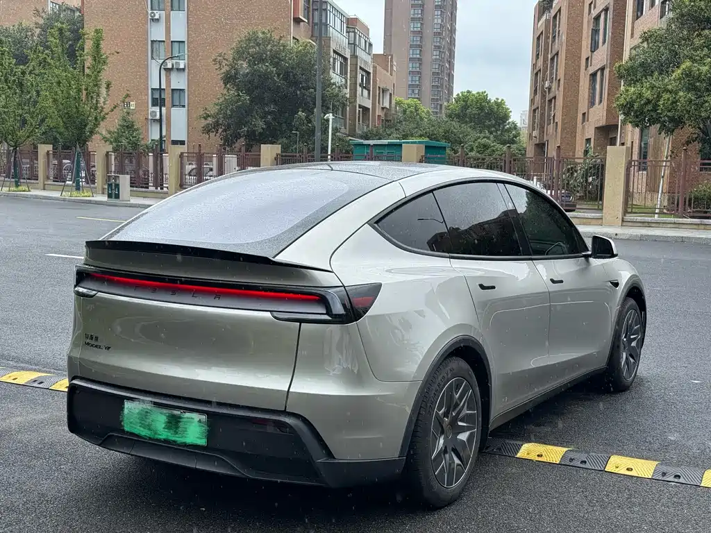 Tesla Model Y L 2025 — фото 22