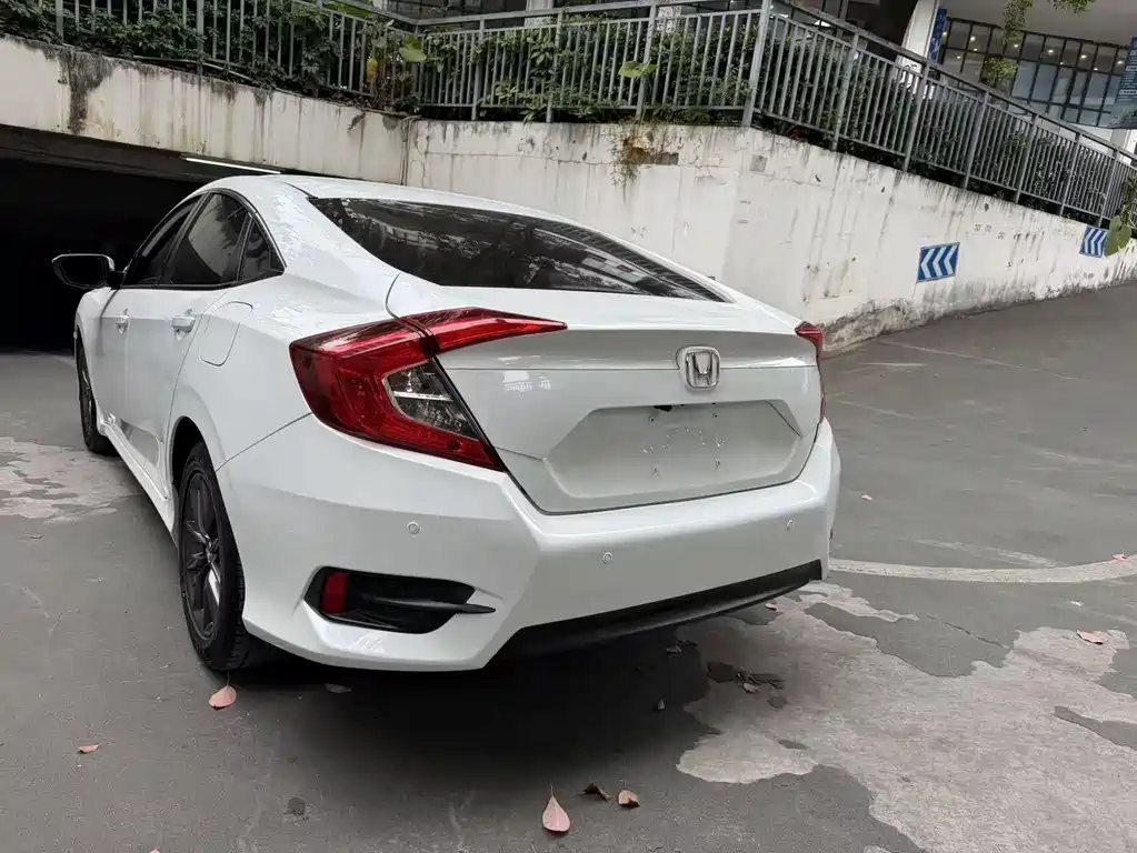 Honda Civic 2020 — фото 12