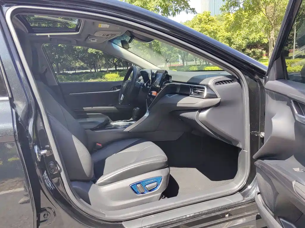 Toyota Camry 2021 — фото 11