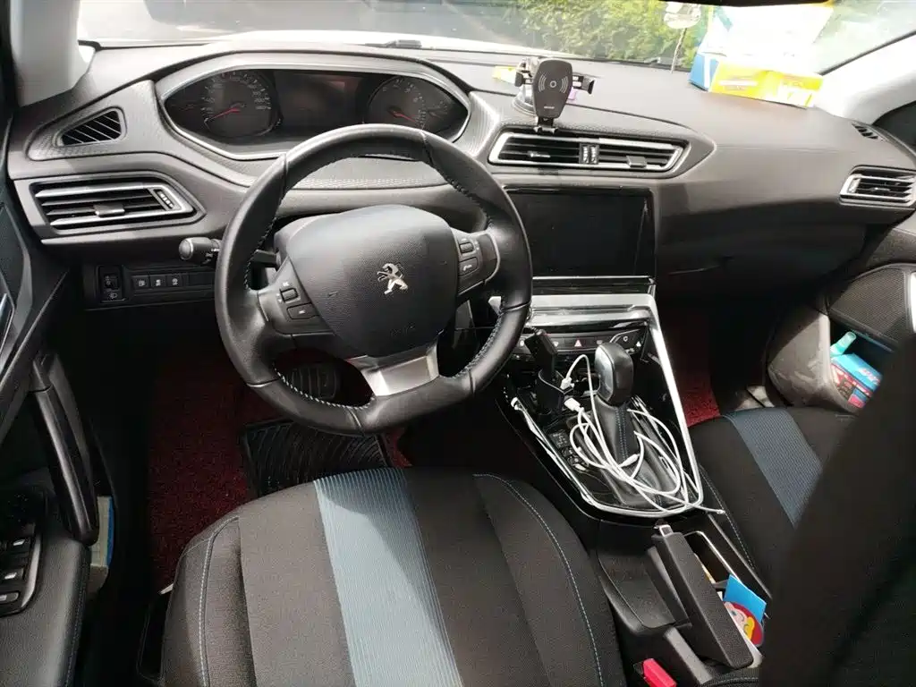 Peugeot 308 2018 — фото 13