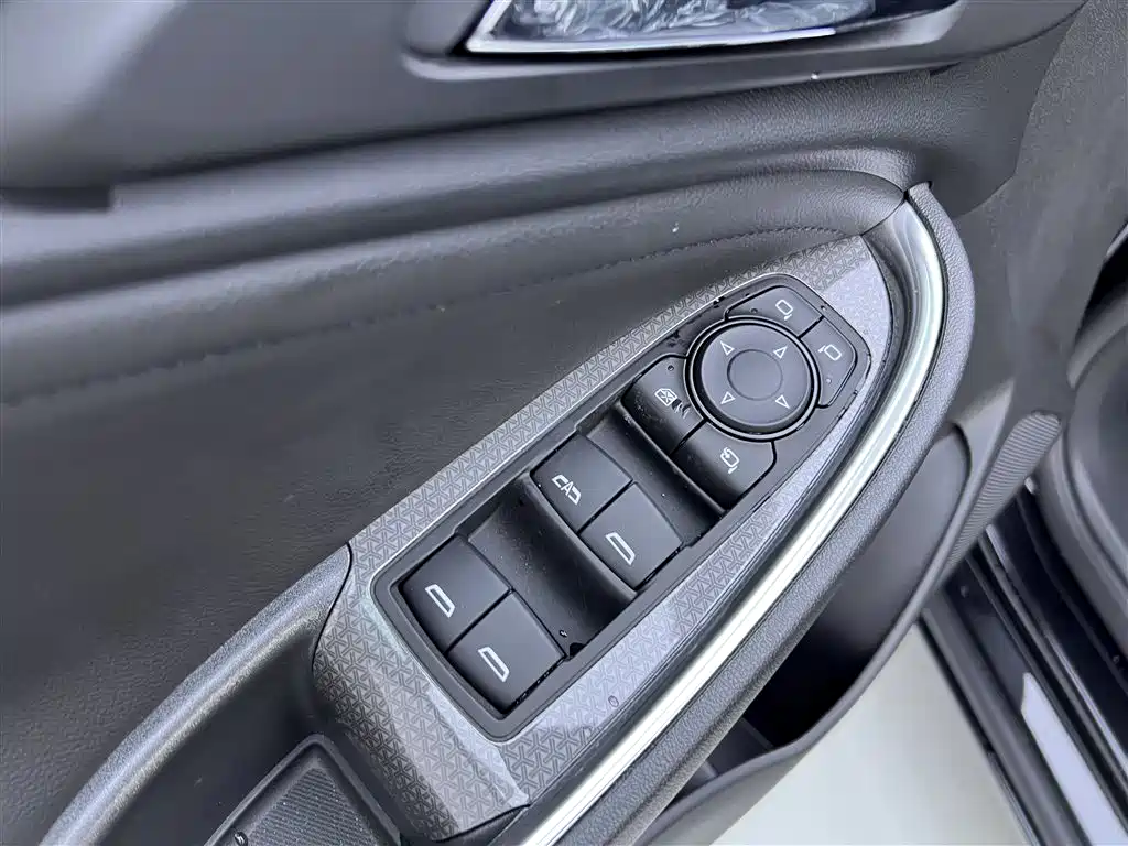 Chevrolet Malibu XL — фото 14